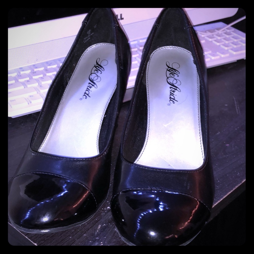 High heel pumps in black